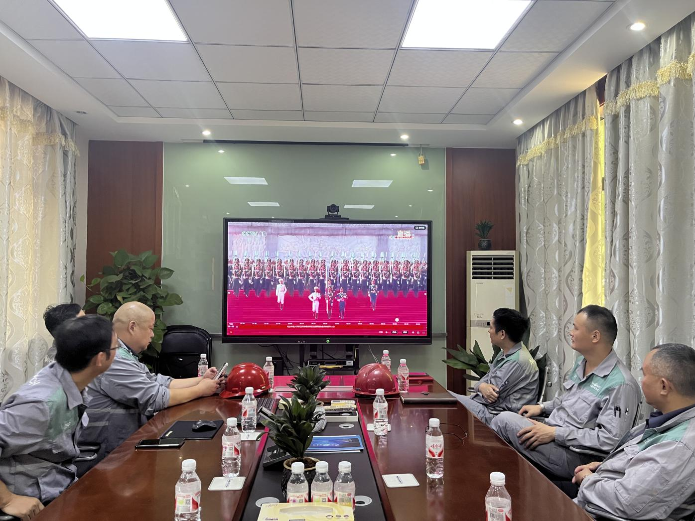 銘記歷史，守衛(wèi)和平----超彩公司組織觀看《紀念中國人民抗戰(zhàn)勝利80周年大會》直播